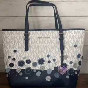 Michael Kors Carryall Tote